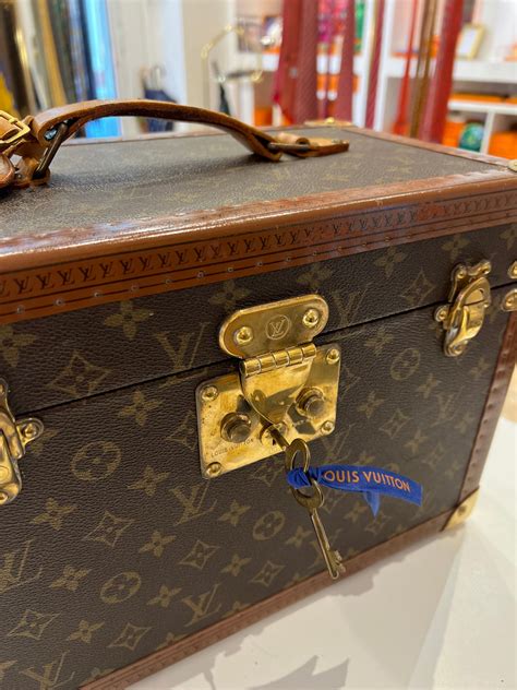 beauty case da viaggio louis vuitton|pochette louis vuitton outlet.